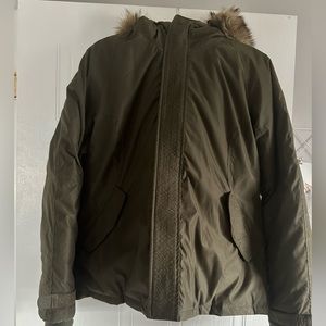 Aritzia Tna summit short parka size XL. Pit to pit measurement is 24”